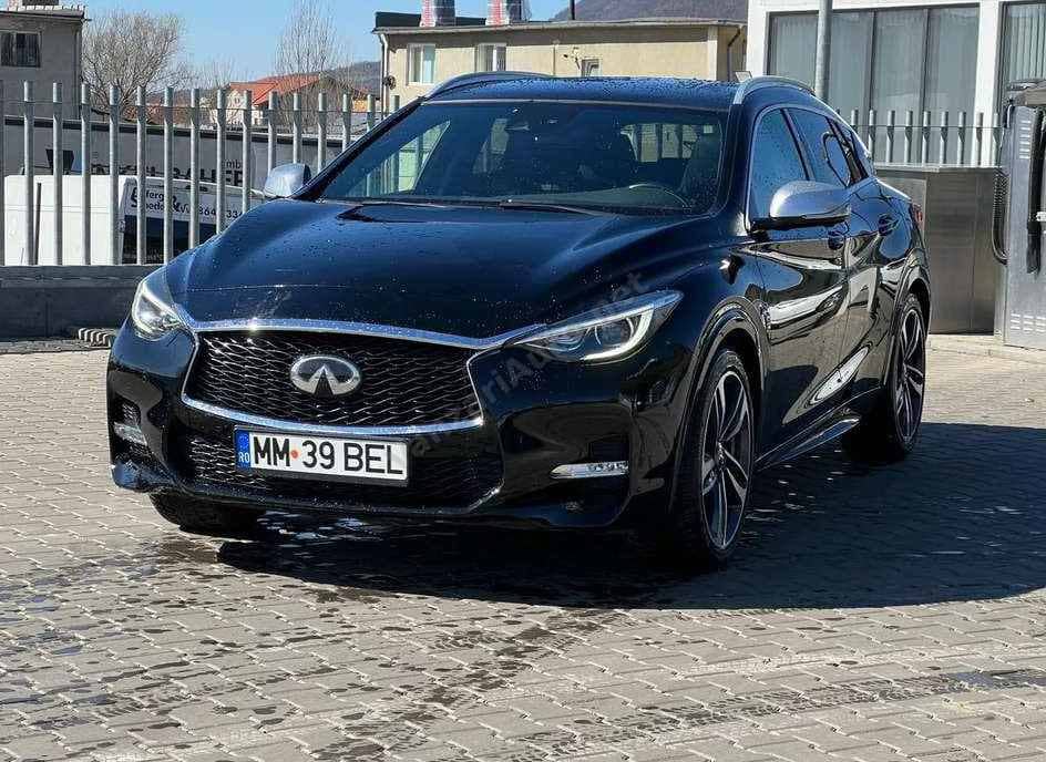 Infiniti Q30