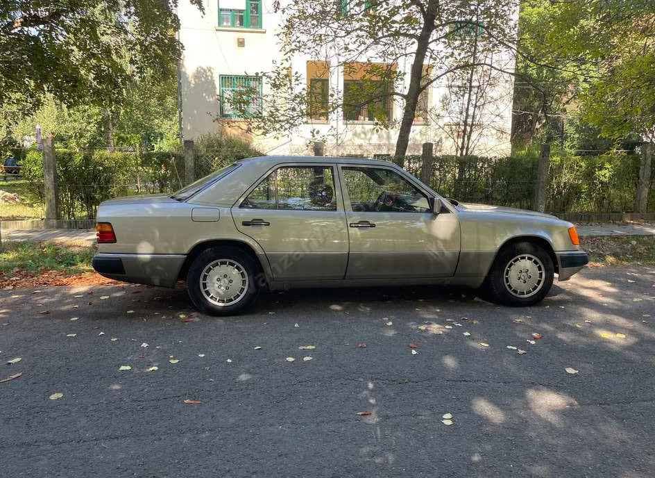 Mercedes-Benz W124