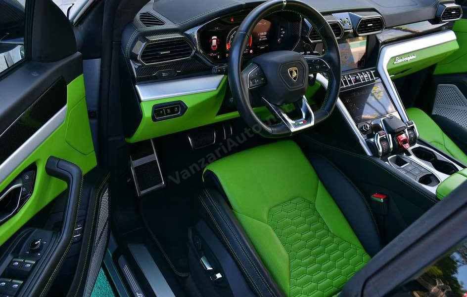 Lamborghini URUS