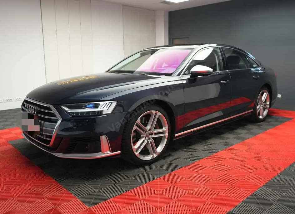 Audi S8