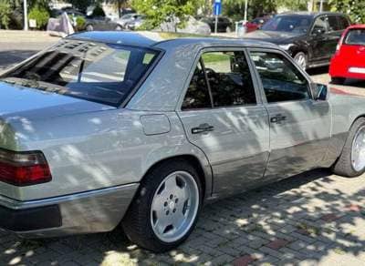 Mercedes-Benz W124