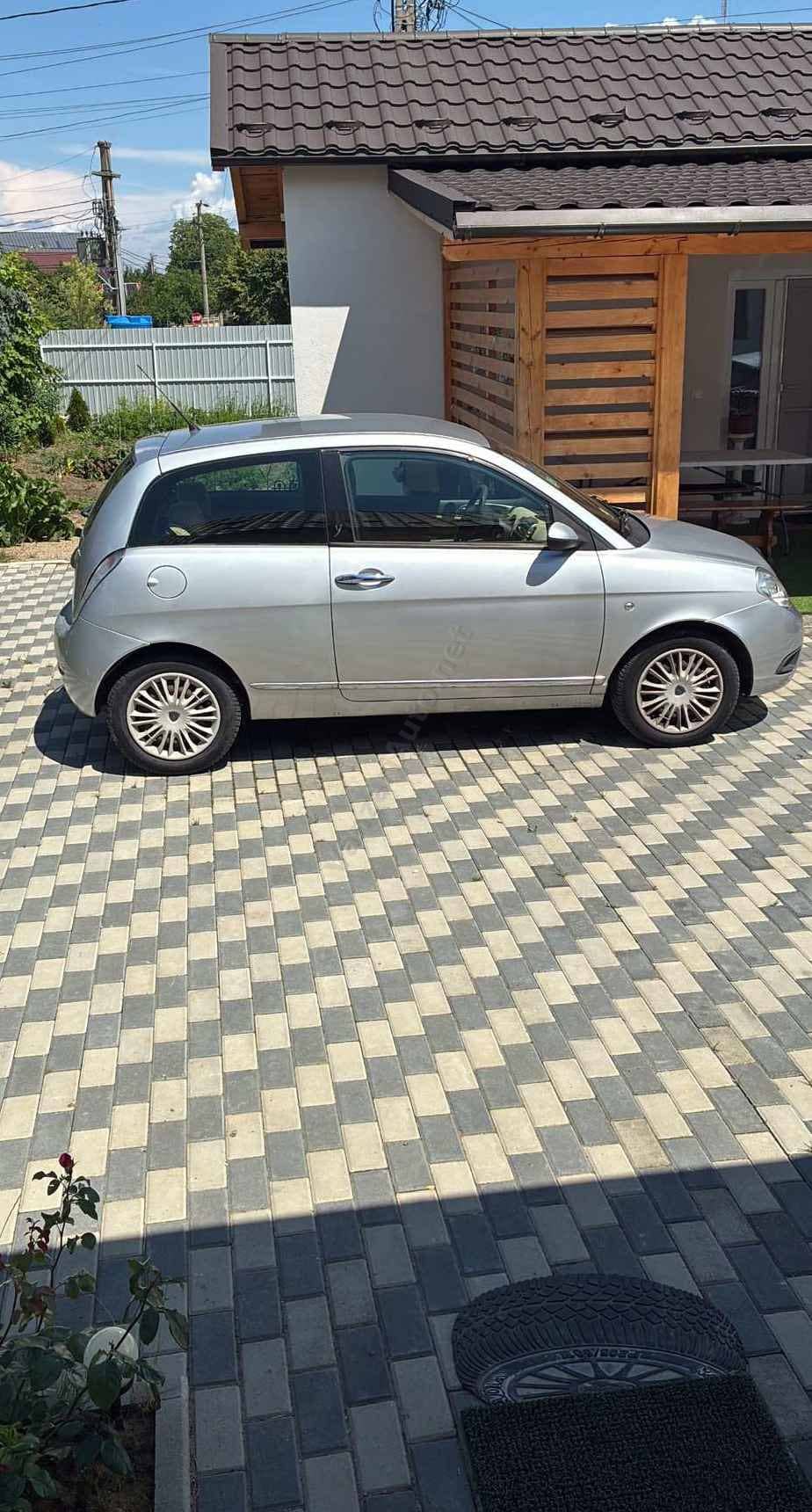 Lancia Ypsilon