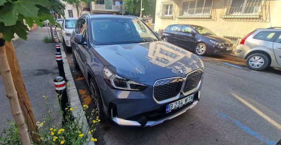 BMW iX1