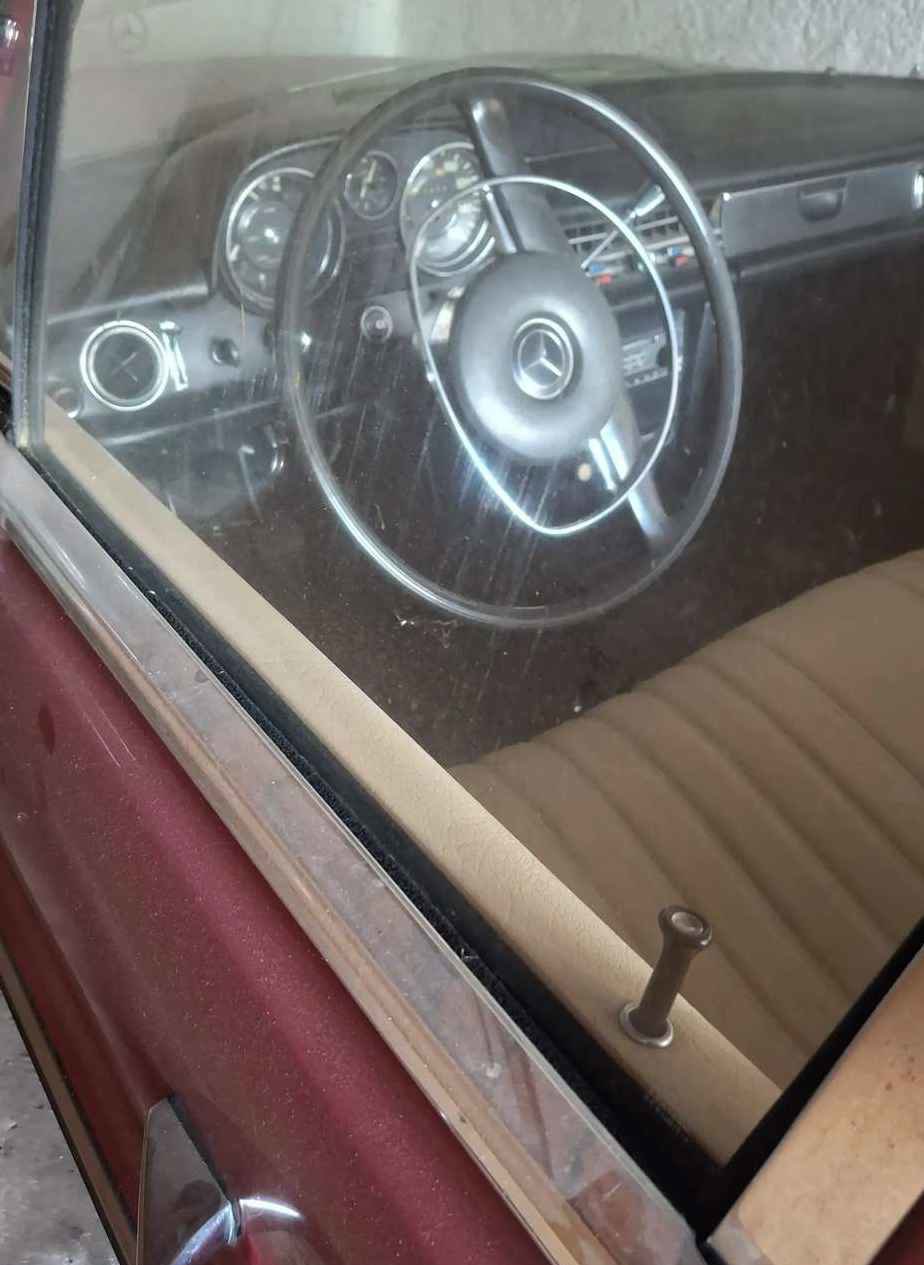 Mercedes-Benz W115